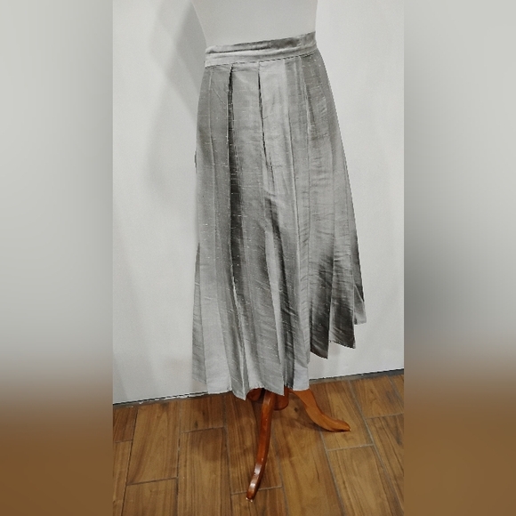 VINTAGE DOVE GRAY SILK FULL PLEATED SKIRT - Picture 5 of 7